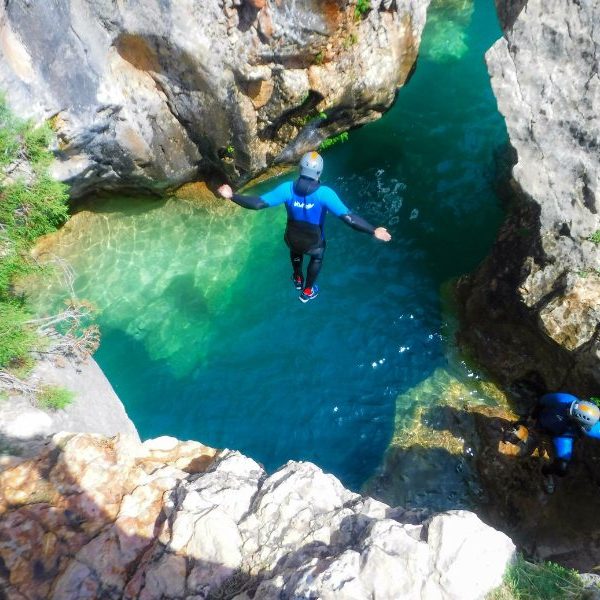 Barranquismo Guara con saltos incluidos
