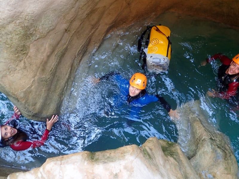 grupo dentro del barranco la peonera